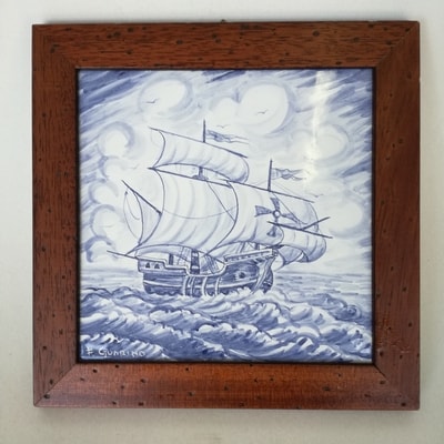 Ceramiche d-Arte di Albisola - Maiolica, con cornice, dipinta con caravella.